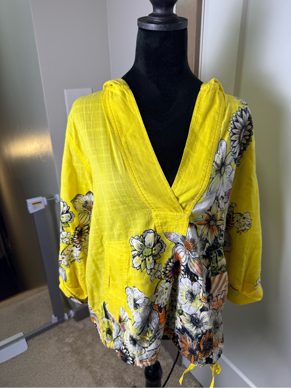Chicos 100% Cotton Yellow Floral V-Neck Popover Blouse Hooded Spring Lightweight